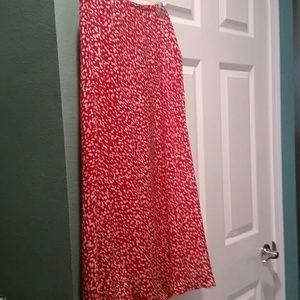Very pretty red and white skirt fully lined large
